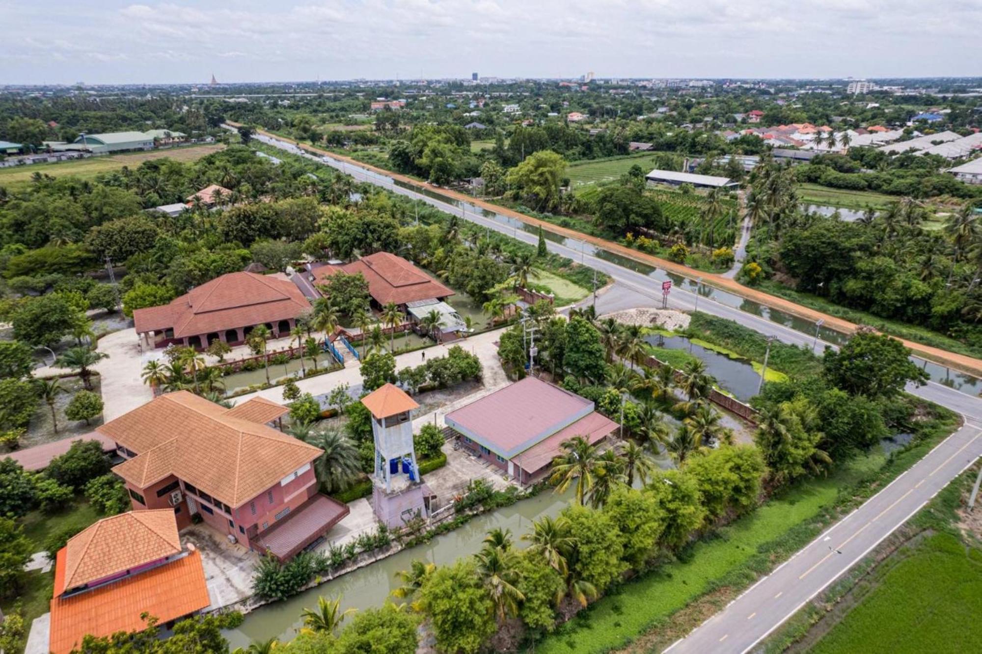 Busaya Resort & Cuisine Nakhon Pathom Exteriör bild