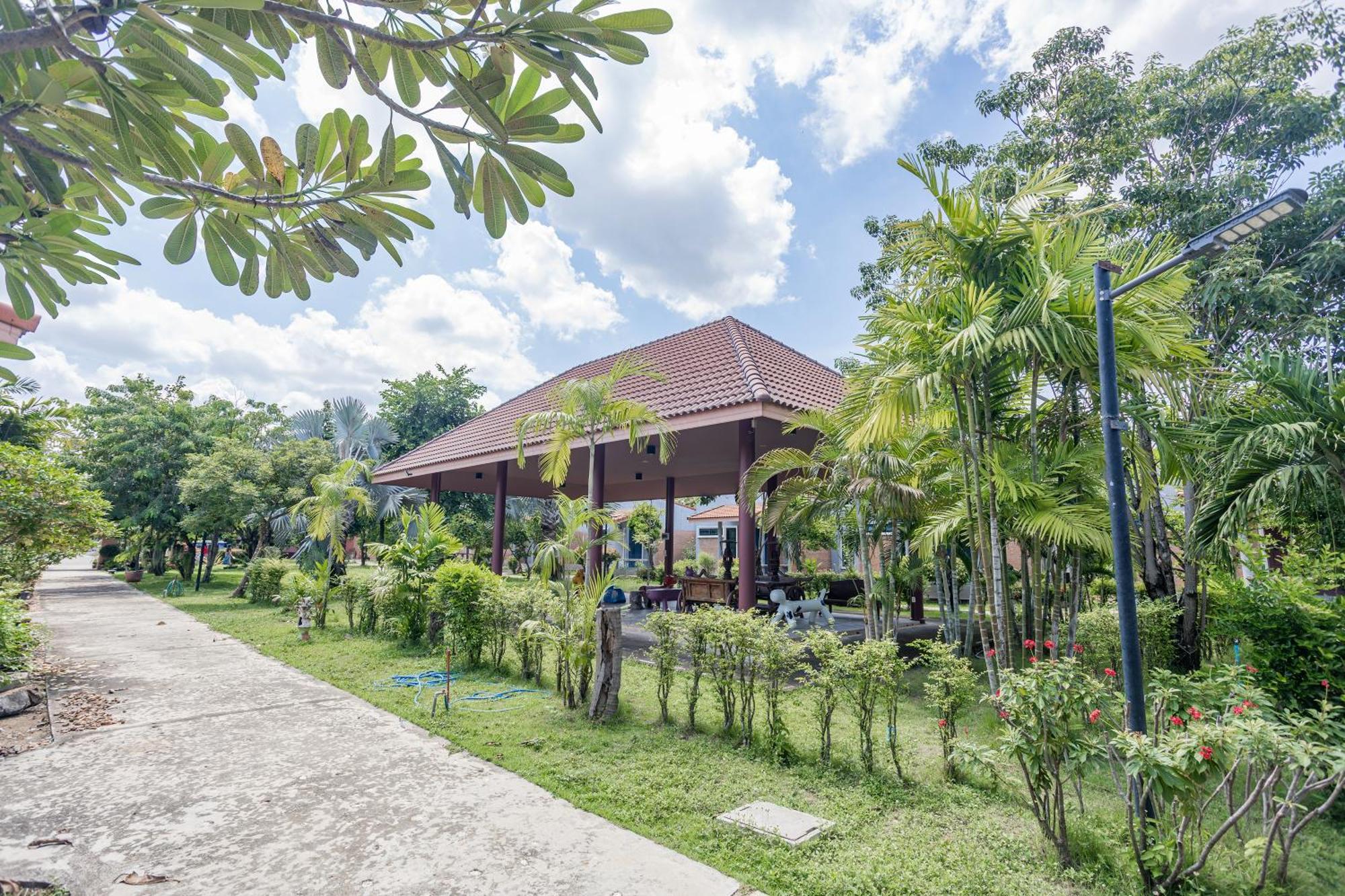 Busaya Resort & Cuisine Nakhon Pathom Exteriör bild