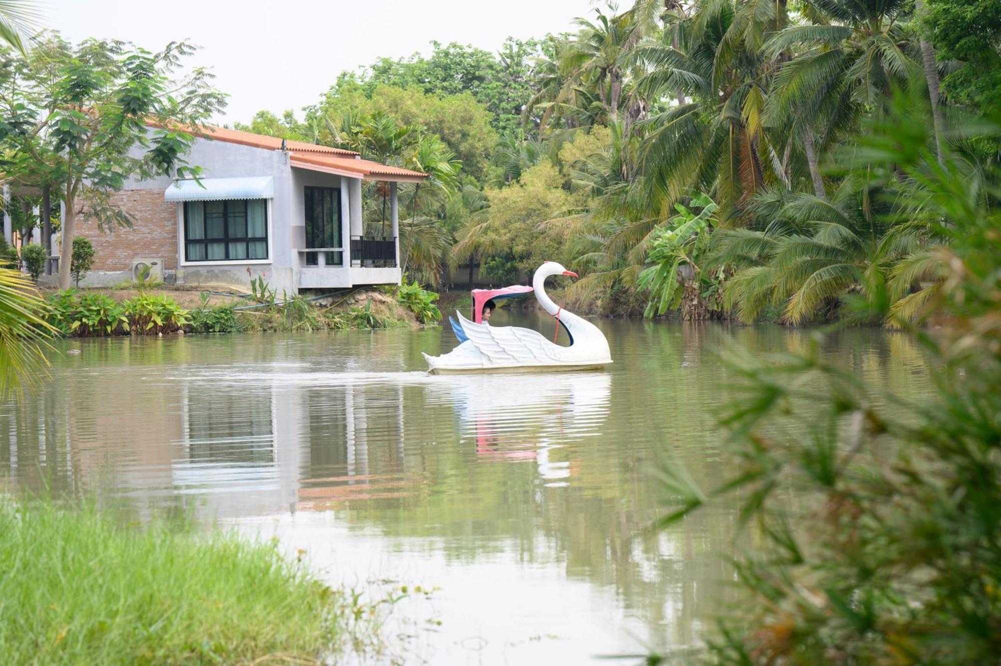 Busaya Resort & Cuisine Nakhon Pathom Exteriör bild