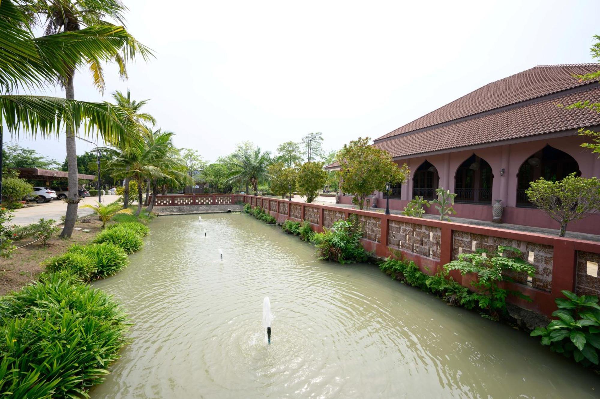 Busaya Resort & Cuisine Nakhon Pathom Exteriör bild
