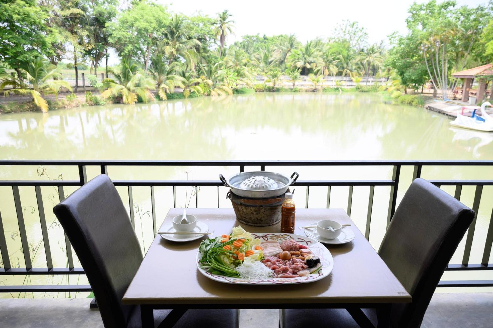Busaya Resort & Cuisine Nakhon Pathom Exteriör bild