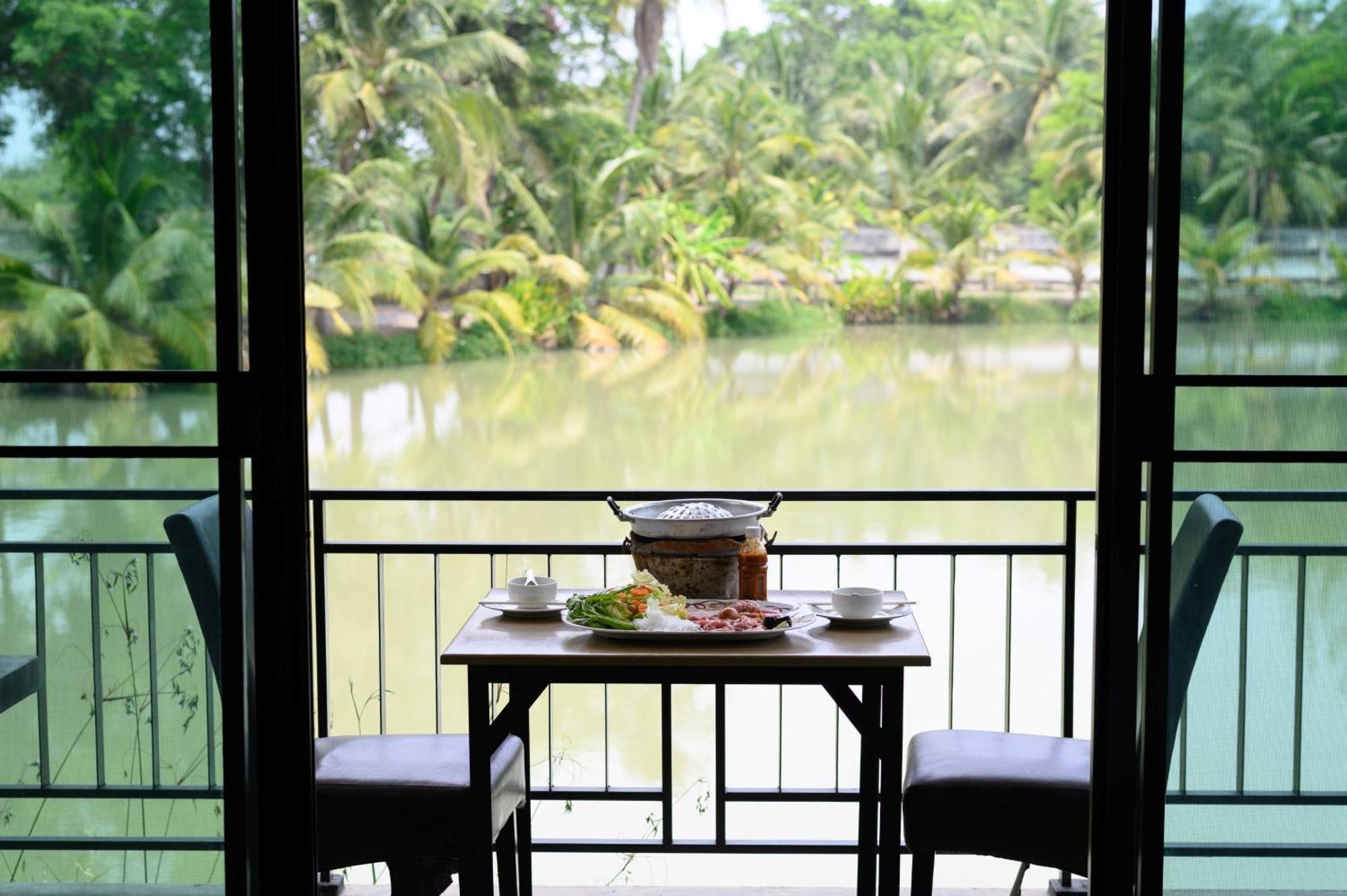 Busaya Resort & Cuisine Nakhon Pathom Exteriör bild